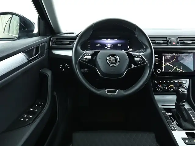 Skoda Superb view 10