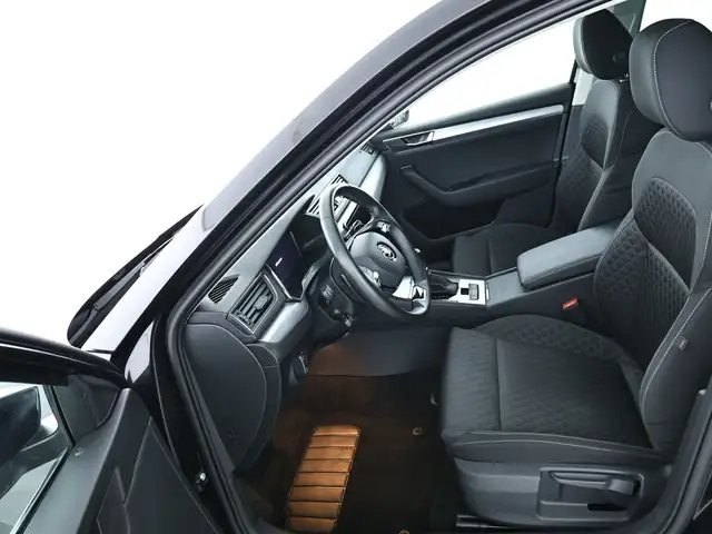 Skoda Superb view 8