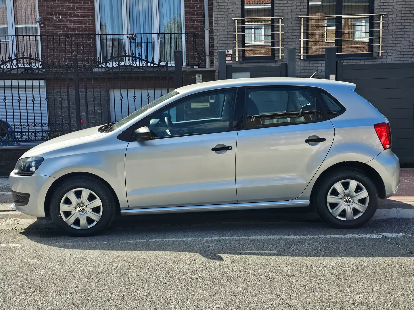 Volkswagen Polo 1.2i Prêt à immatriculé Gris - 2
