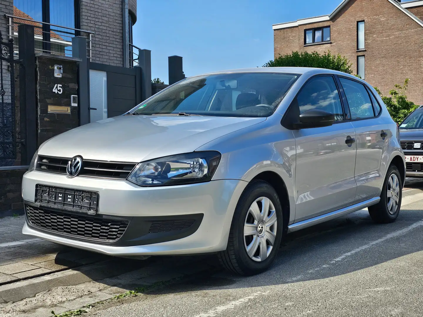 Volkswagen Polo 1.2i Prêt à immatriculé Gris - 1