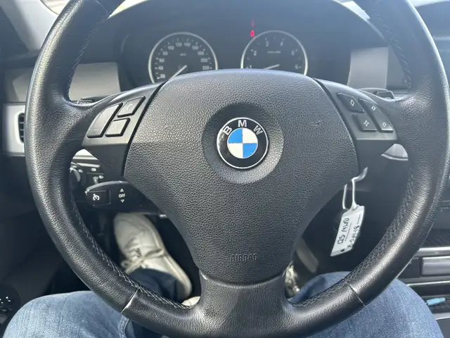 BMW 5 Series view 15
