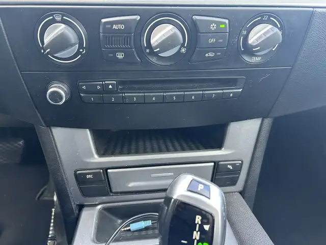 BMW 5 Series view 9