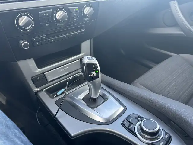 BMW 5 Series view 10