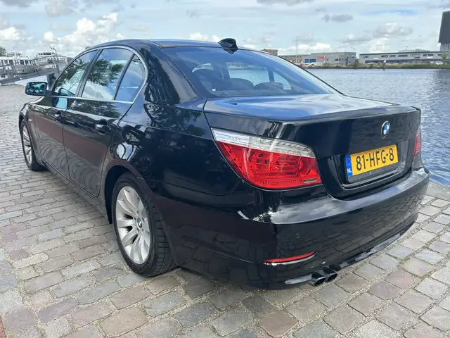BMW 5 Series view 5
