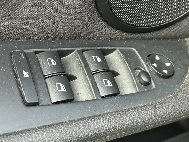 BMW 5 Series view 12