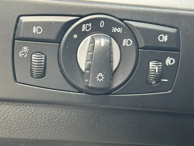 BMW 5 Series view 13