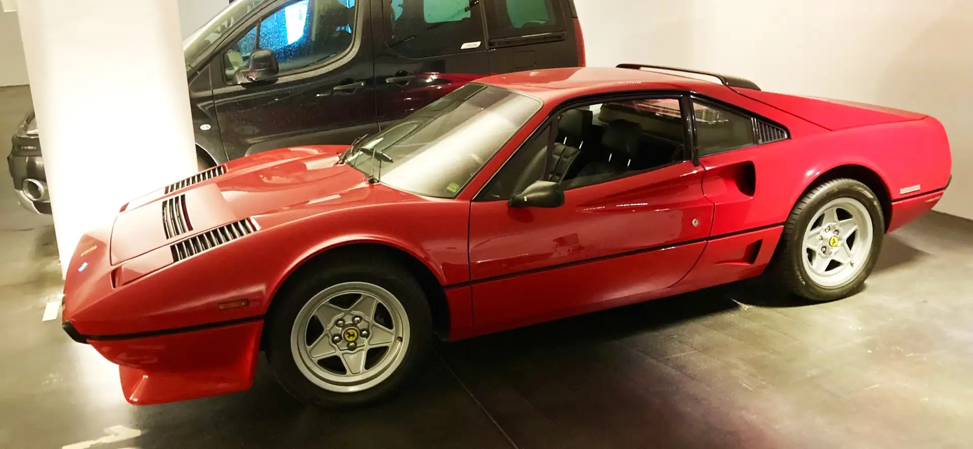 Ferrari 208 Turbo Roşu - 1