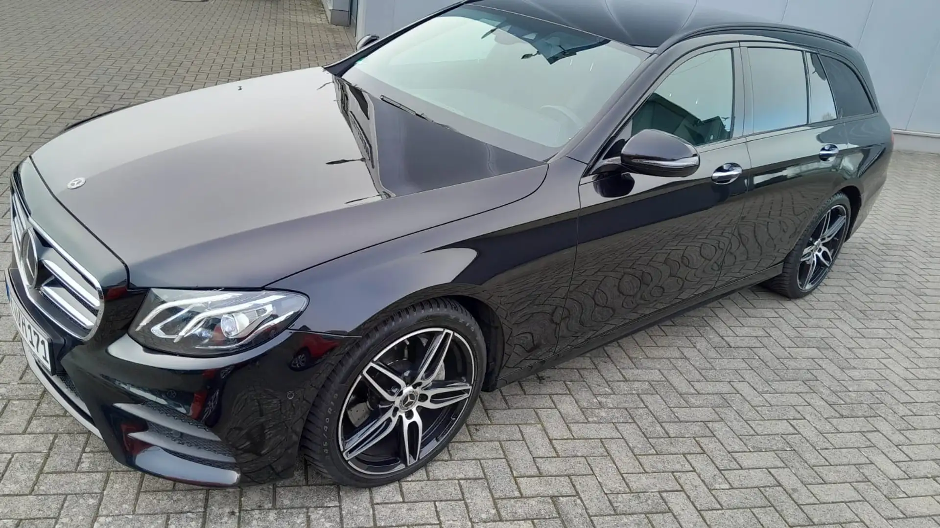 Mercedes-Benz 220 AMG line Schwarz - 2