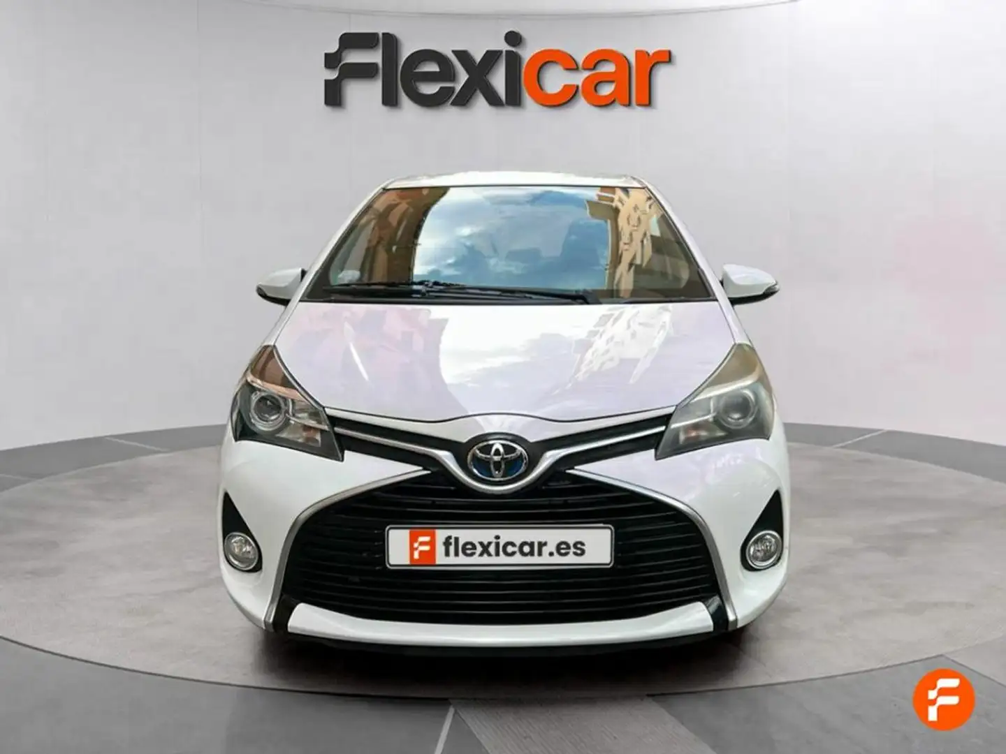 Toyota Yaris 1.5 Hybrid Advance Amarillo - 2