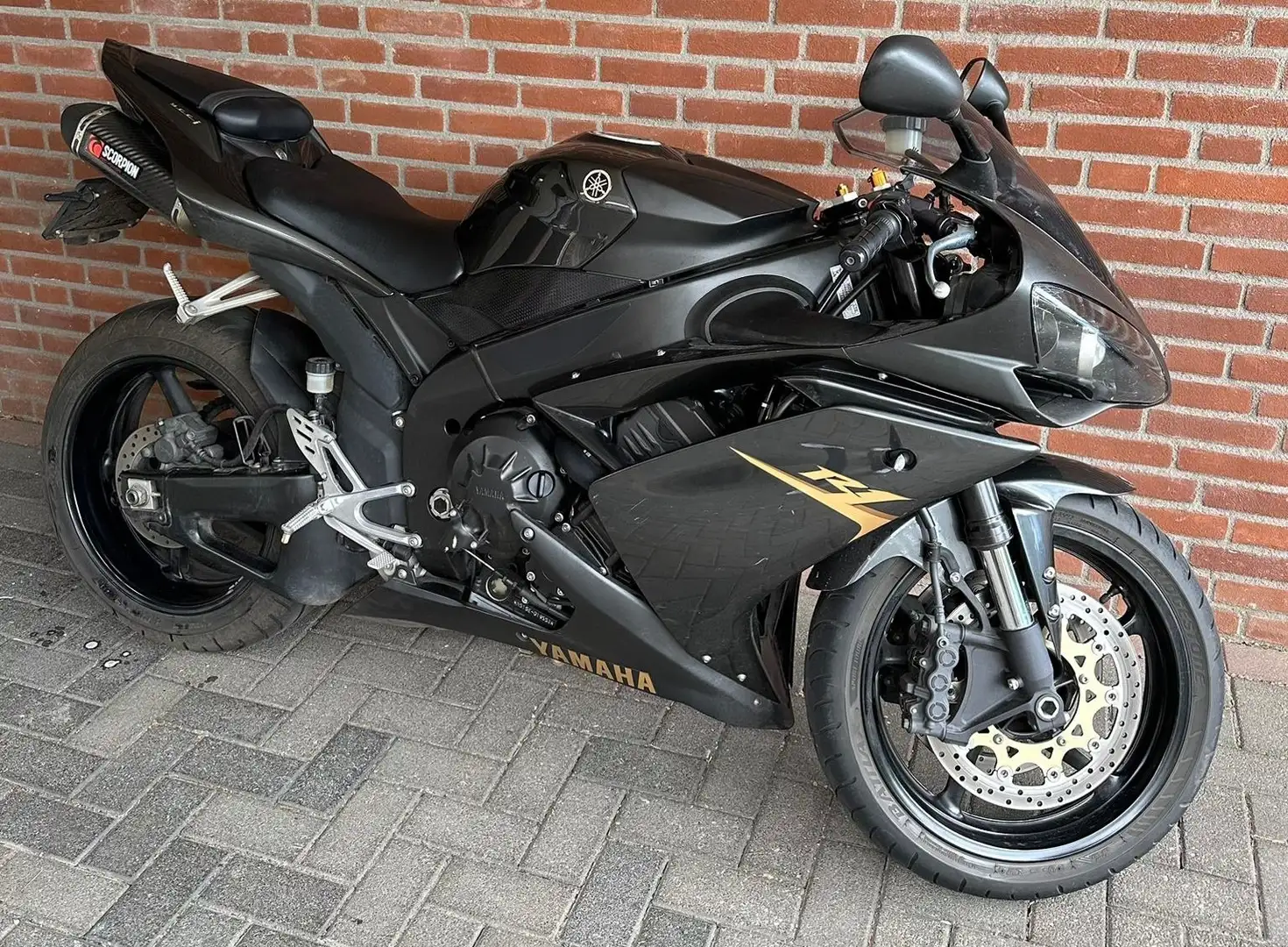Yamaha YZF-R1 met Scorpion Red Power uitlaat Zwart - 1