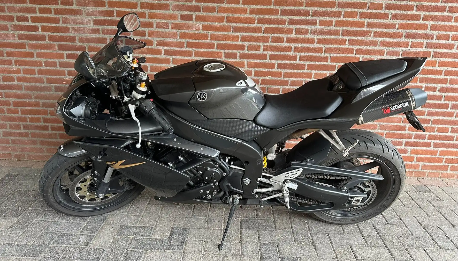 Yamaha YZF-R1 met Scorpion Red Power uitlaat Zwart - 2