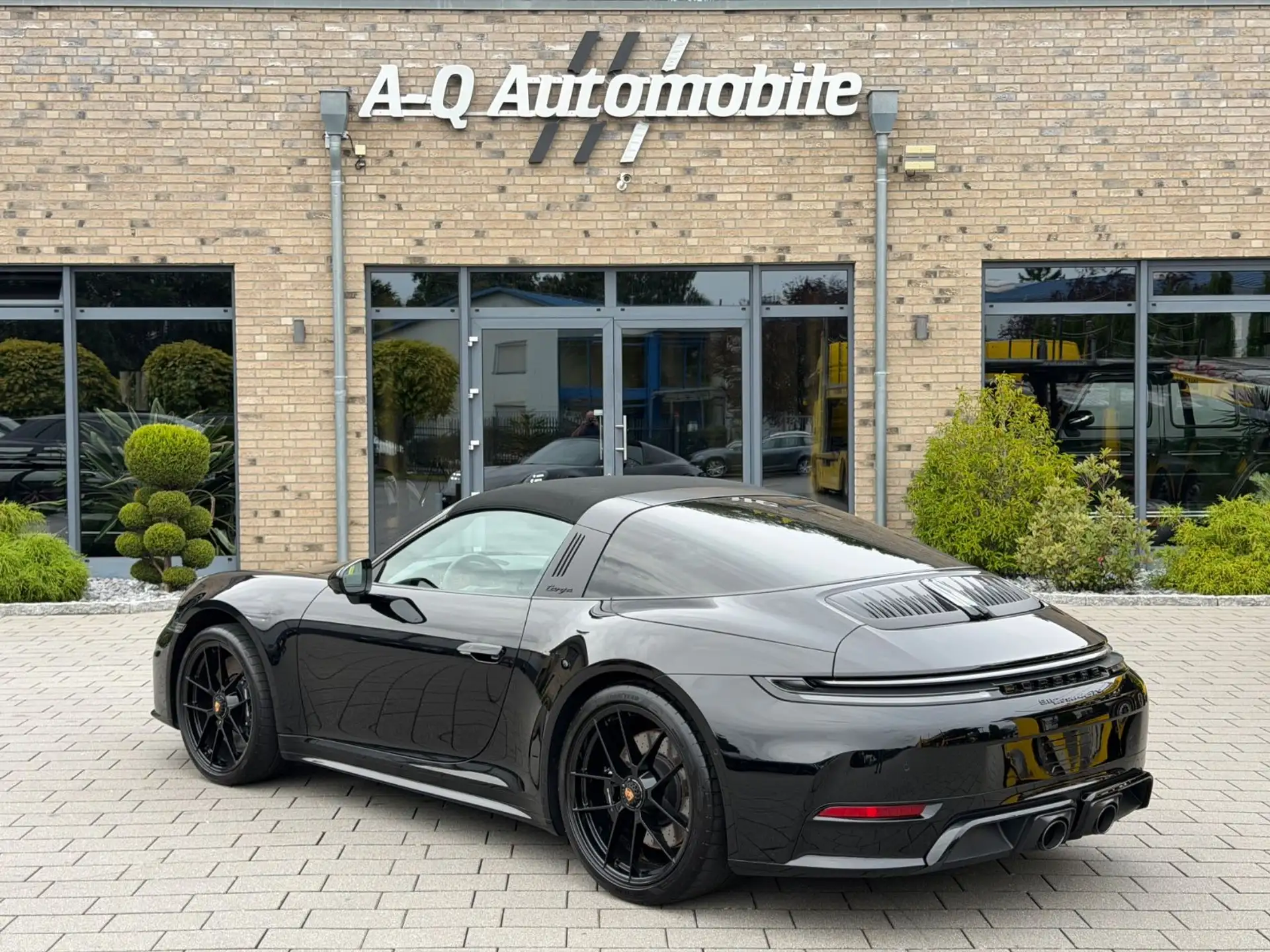 포르쉐 911 Carrera 4 GTS Cabriolet 2026 검정 사진 3