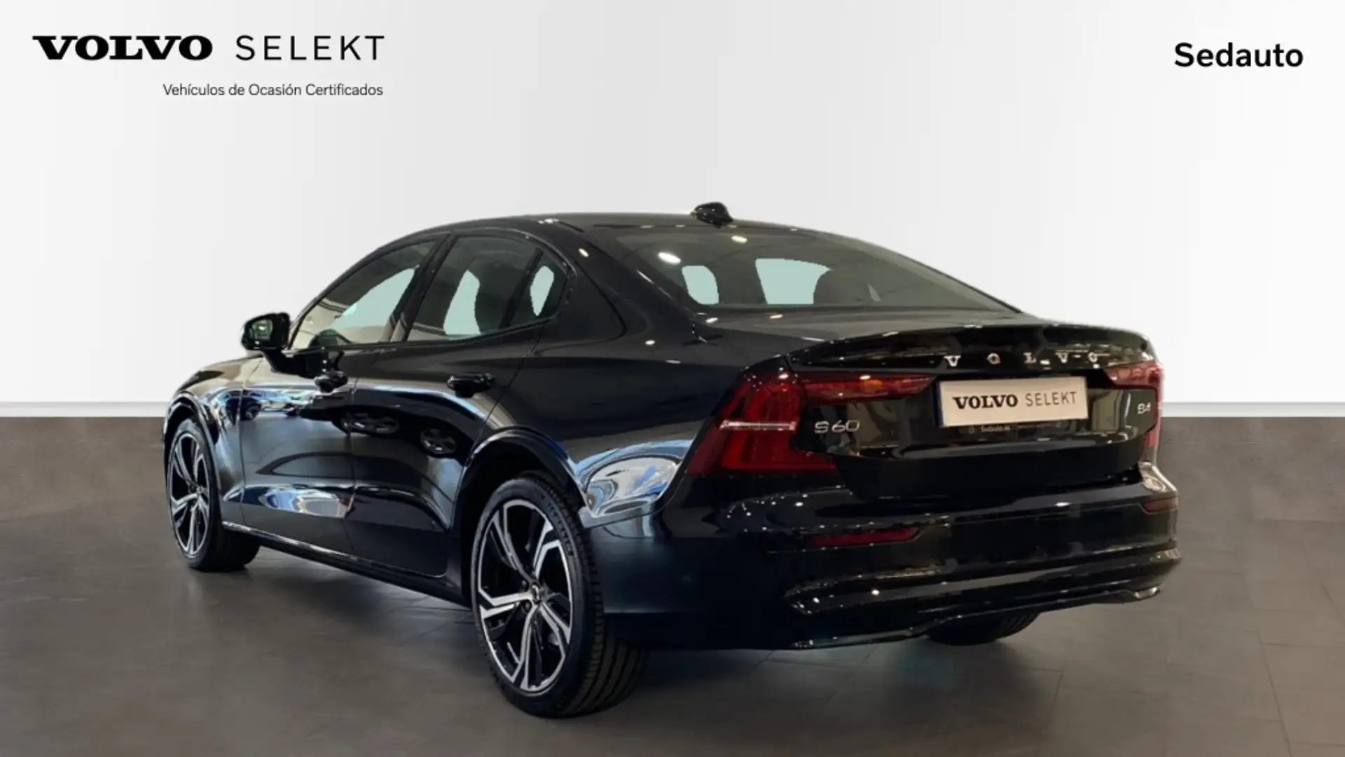 Volvo S60 2.0 B4 P PLUS DARK DCT 4P Fekete - 2