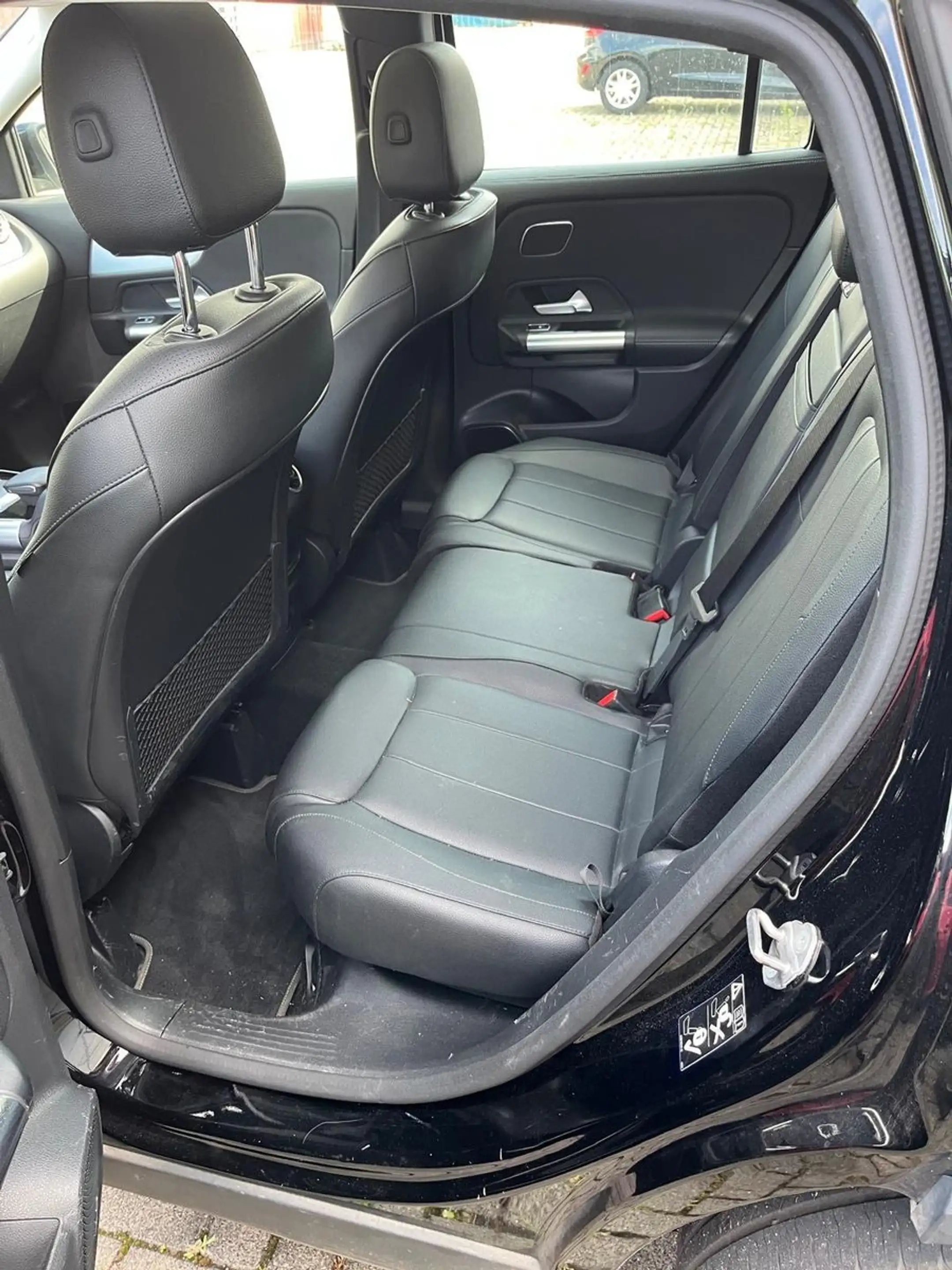 Mercedes-Benz GLA 250 e  Leder+AHK+360*+Pano+1.Hd — photo 5