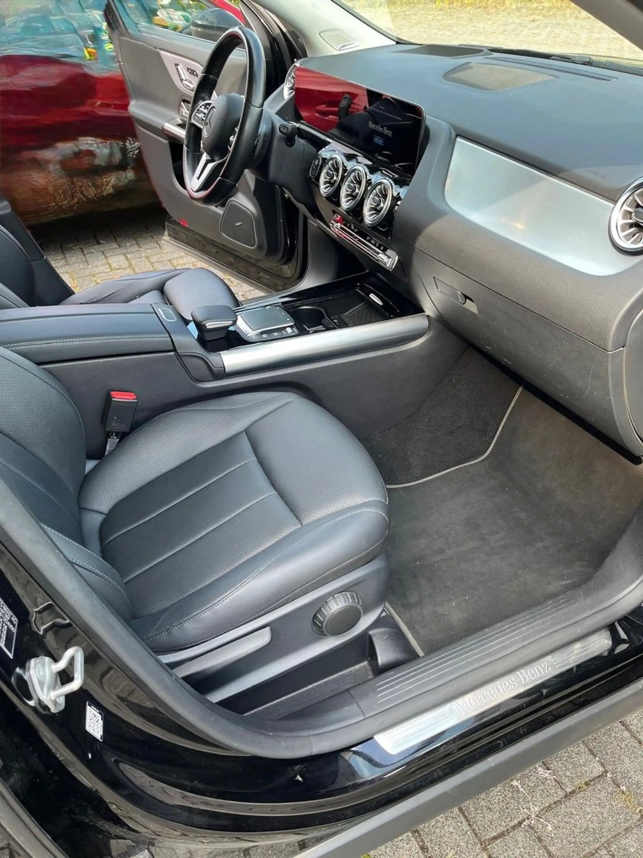 Mercedes-Benz GLA 250 e  Leder+AHK+360*+Pano+1.Hd — photo 6