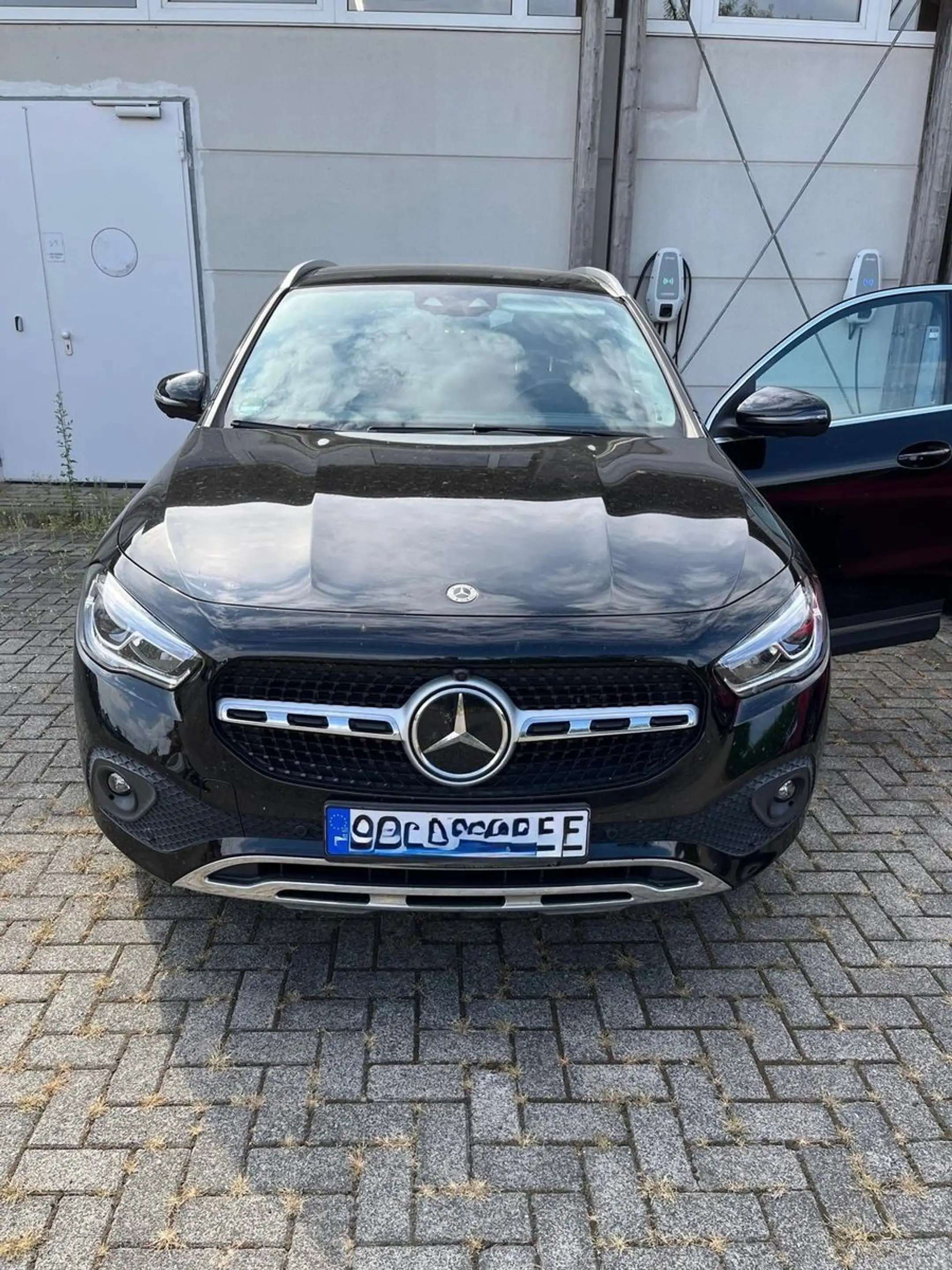 Mercedes-Benz GLA 250 e Leder+AHK+360*+Pano+1.Hd