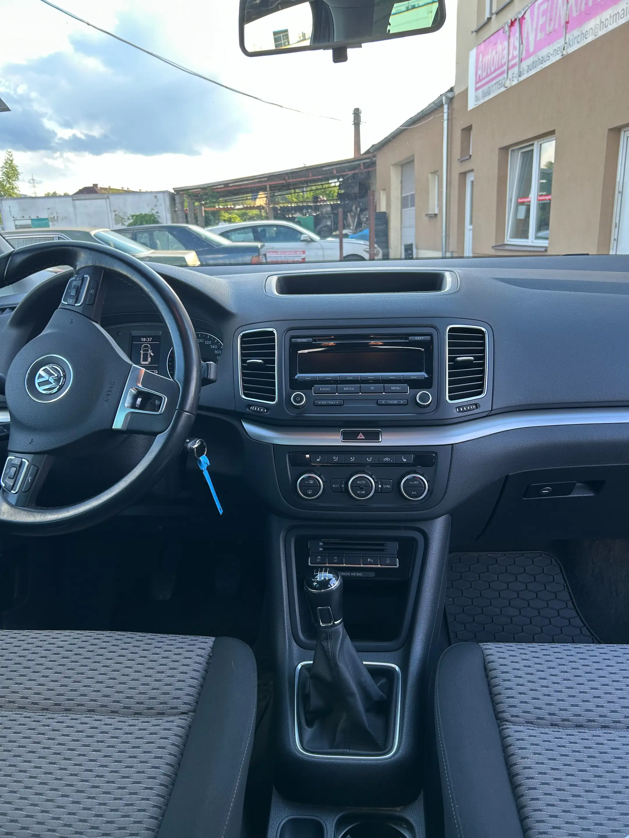 Volkswagen Sharan Trendline BMT — photo 6