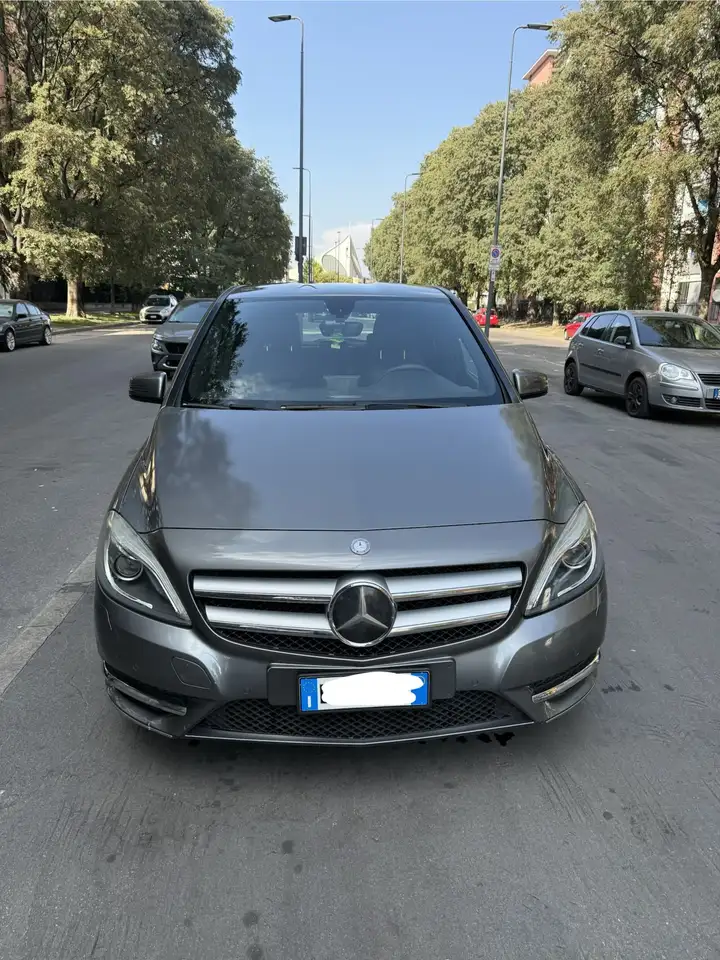 Mercedes-Benz B 200
