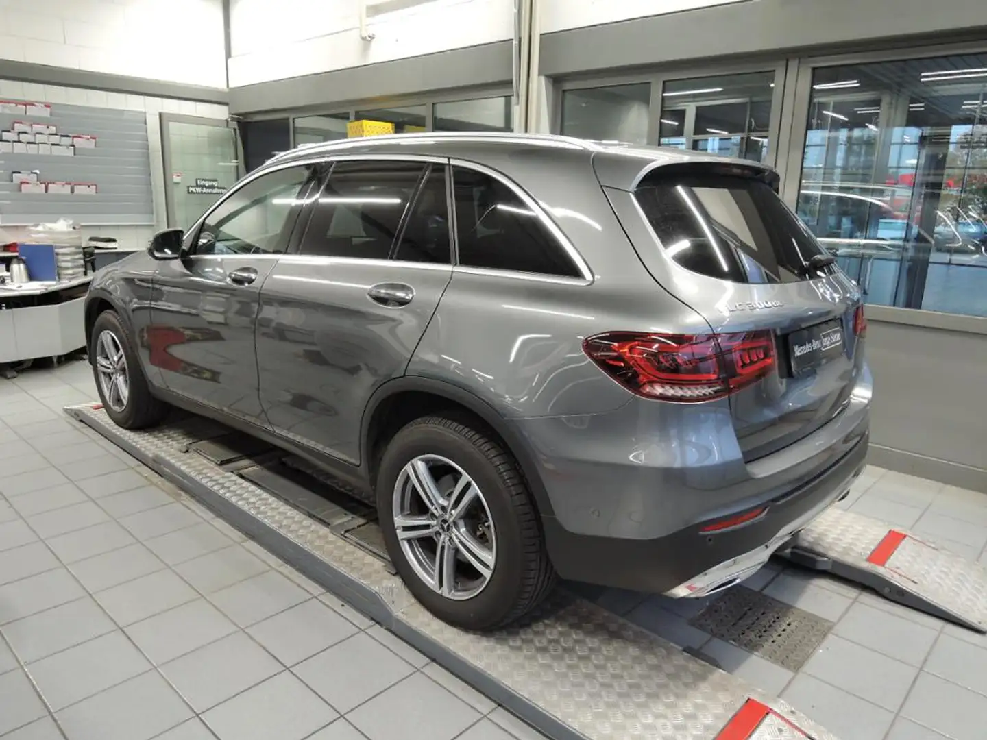 Mercedes-Benz GLC 300 de 4M Exclusive/9G/LED/Kamera/Navi/AHK Gris - 2
