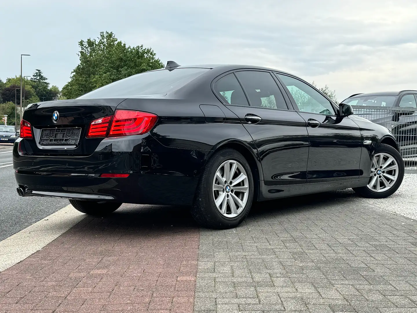 BMW 530 530 d Schiebedach 2.Hand Leder braun HeadUp RKam Noir - 2