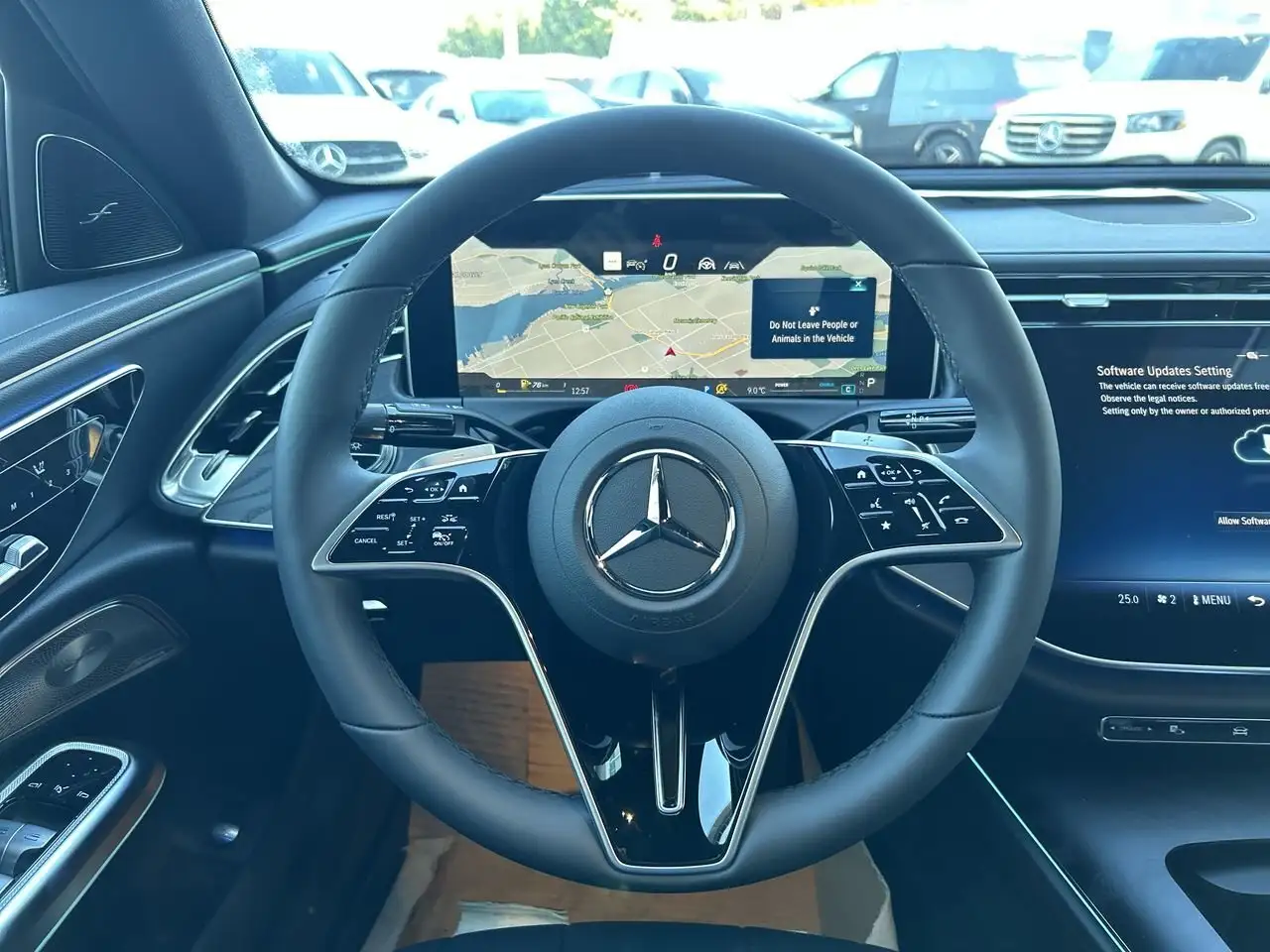 Mercedes-Benz E-Class снимка Mercedes-Benz E-Class