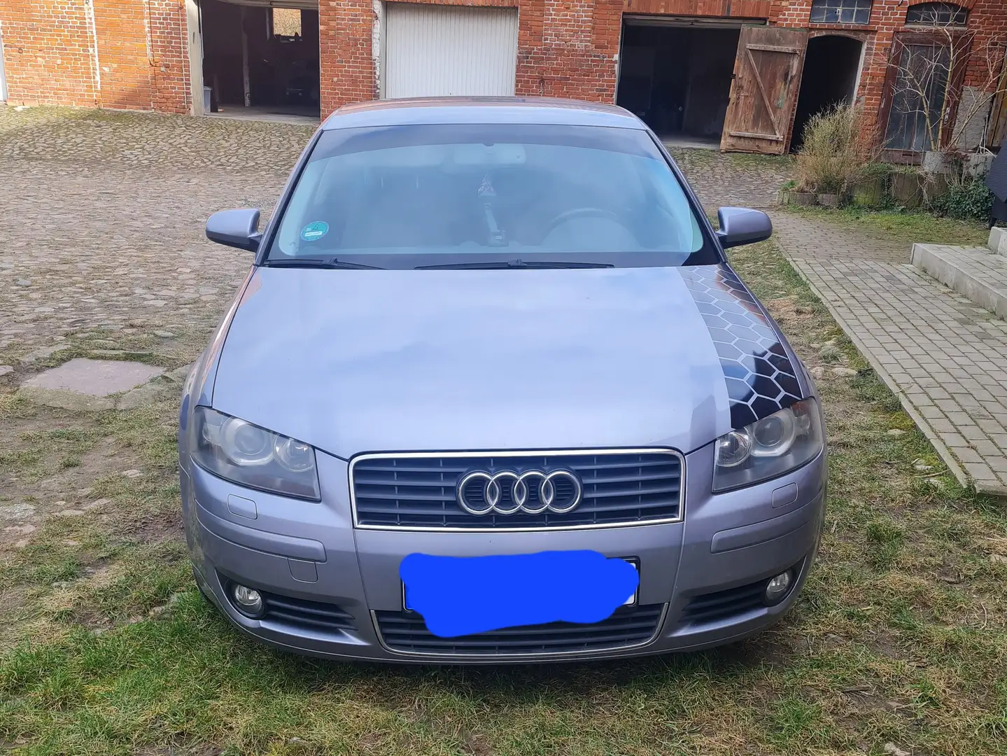 Audi A3 8P 2,0l FSI Tiptronic Ambiente Grau - 1