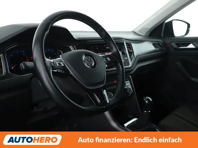 Volkswagen T-Roc view 11