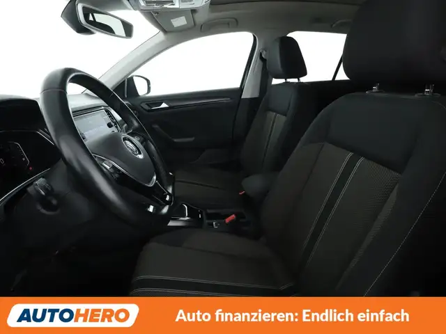 Volkswagen T-Roc view 10