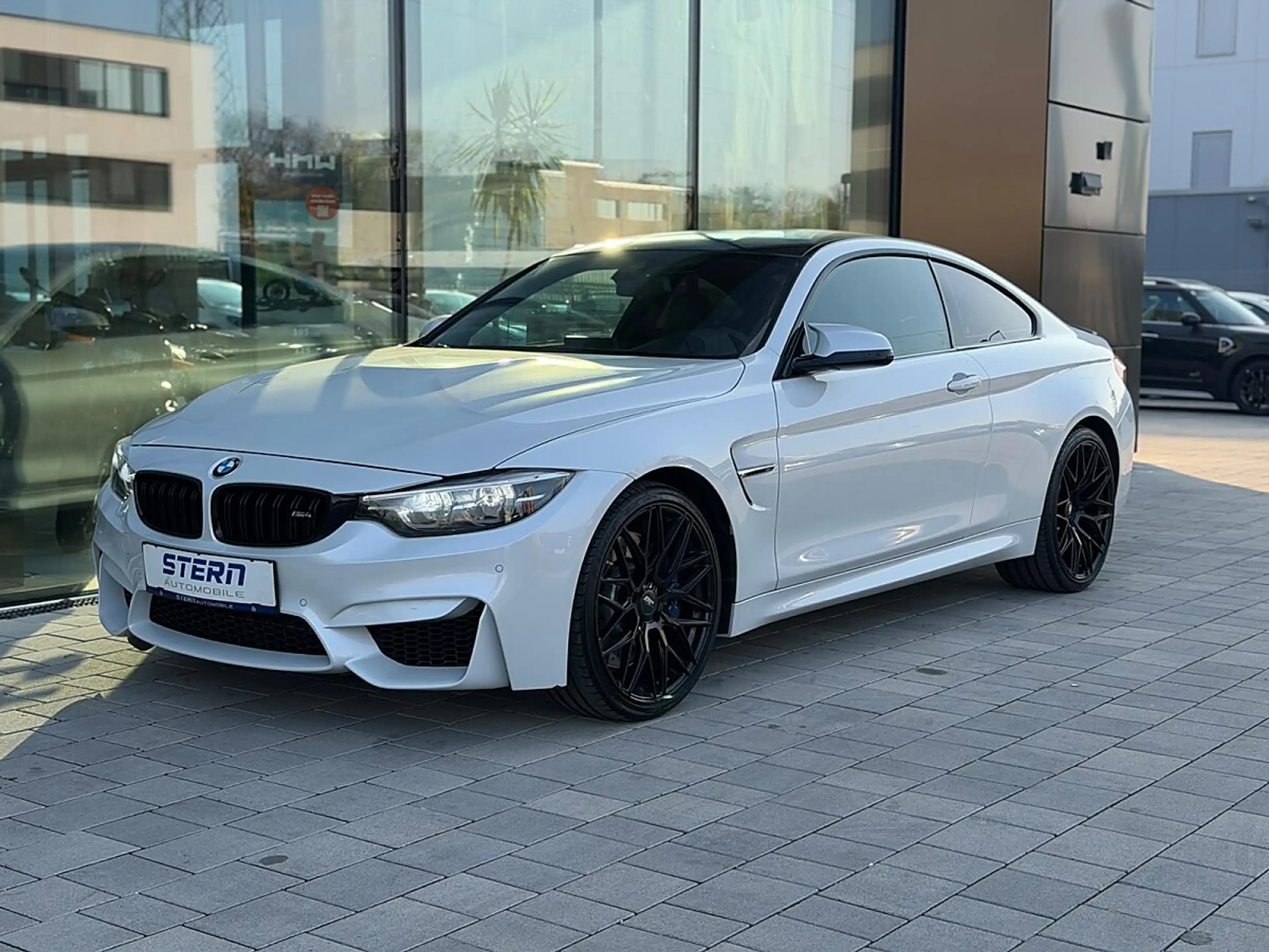 BMW M4 Coupé F82 *HUD*MERINO LEDER*CARBON*M*DKG*