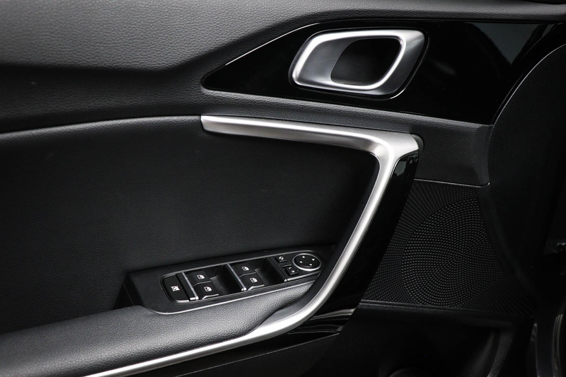 Kia Ceed SW / cee'd SW Sportswagon 1.6 GDI PHEV DynamicPlusLine | CAMERA — photo 26