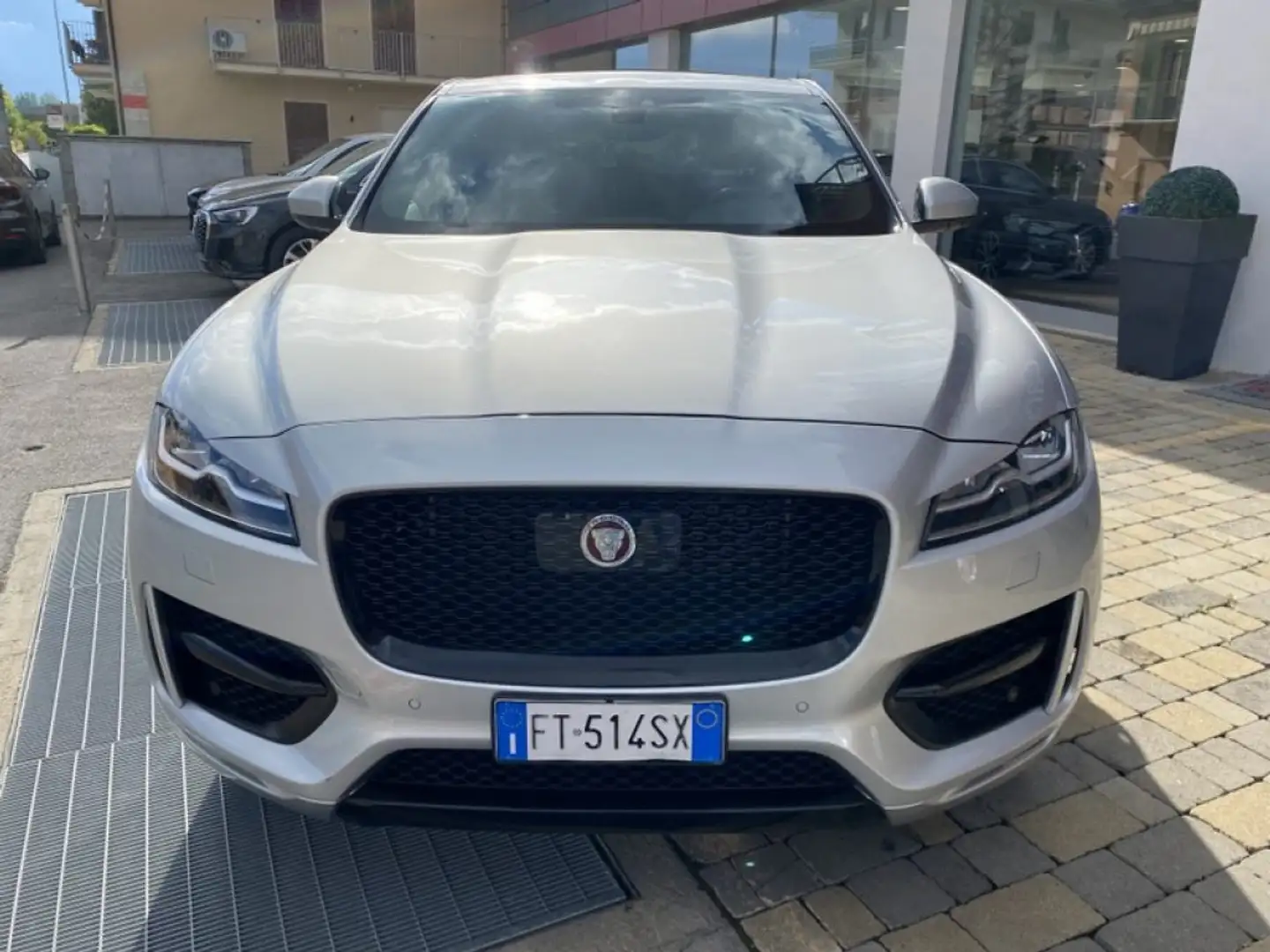 Jaguar F-Pace 2.0 D 240 CV AWD aut. R-Sport NAVI-CAM-LED-PANO-20 Argento - 2