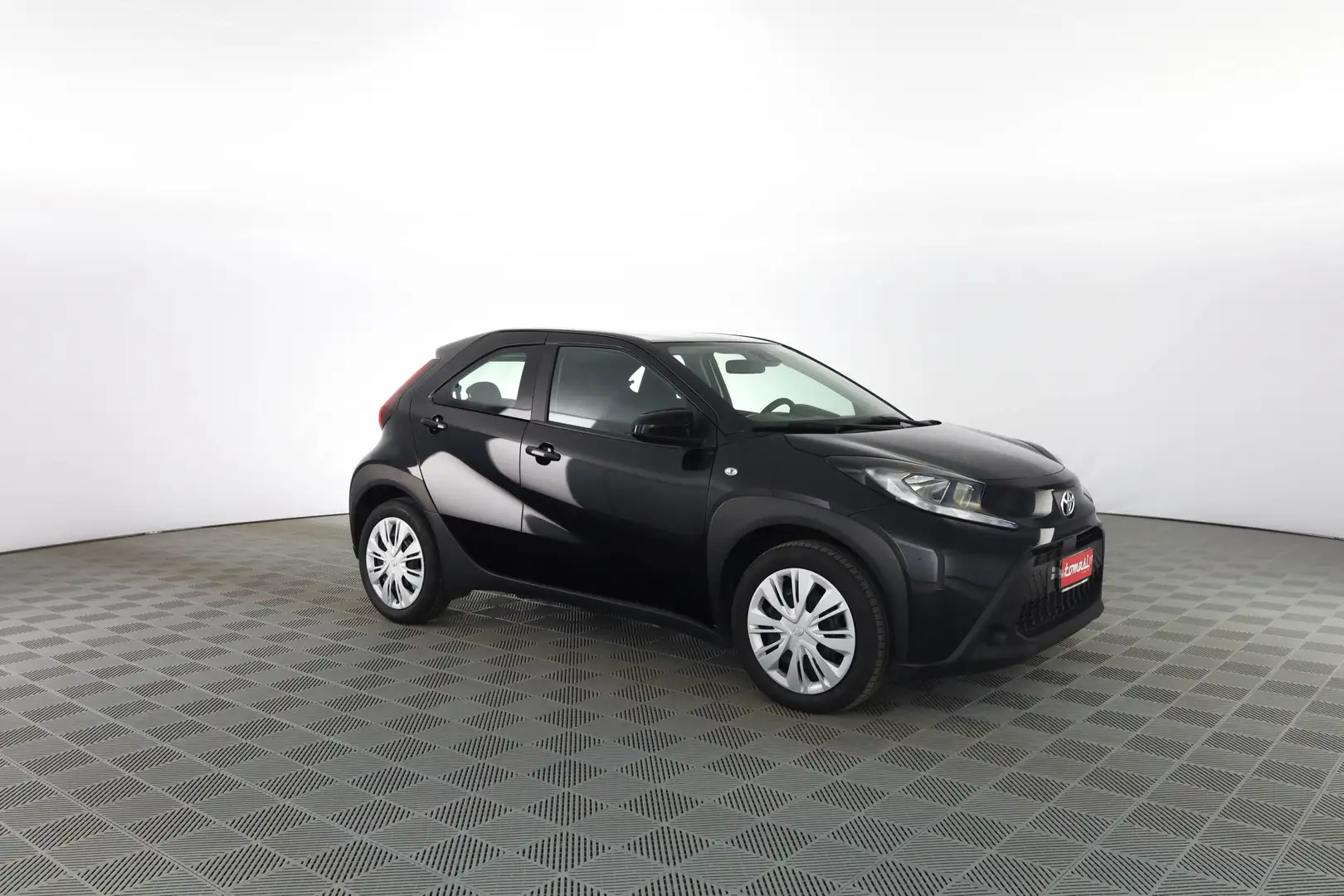 Toyota Aygo X Aygo X 1.0 VVT-i 72 CV 5 porte Active S-CVT Nero - 2