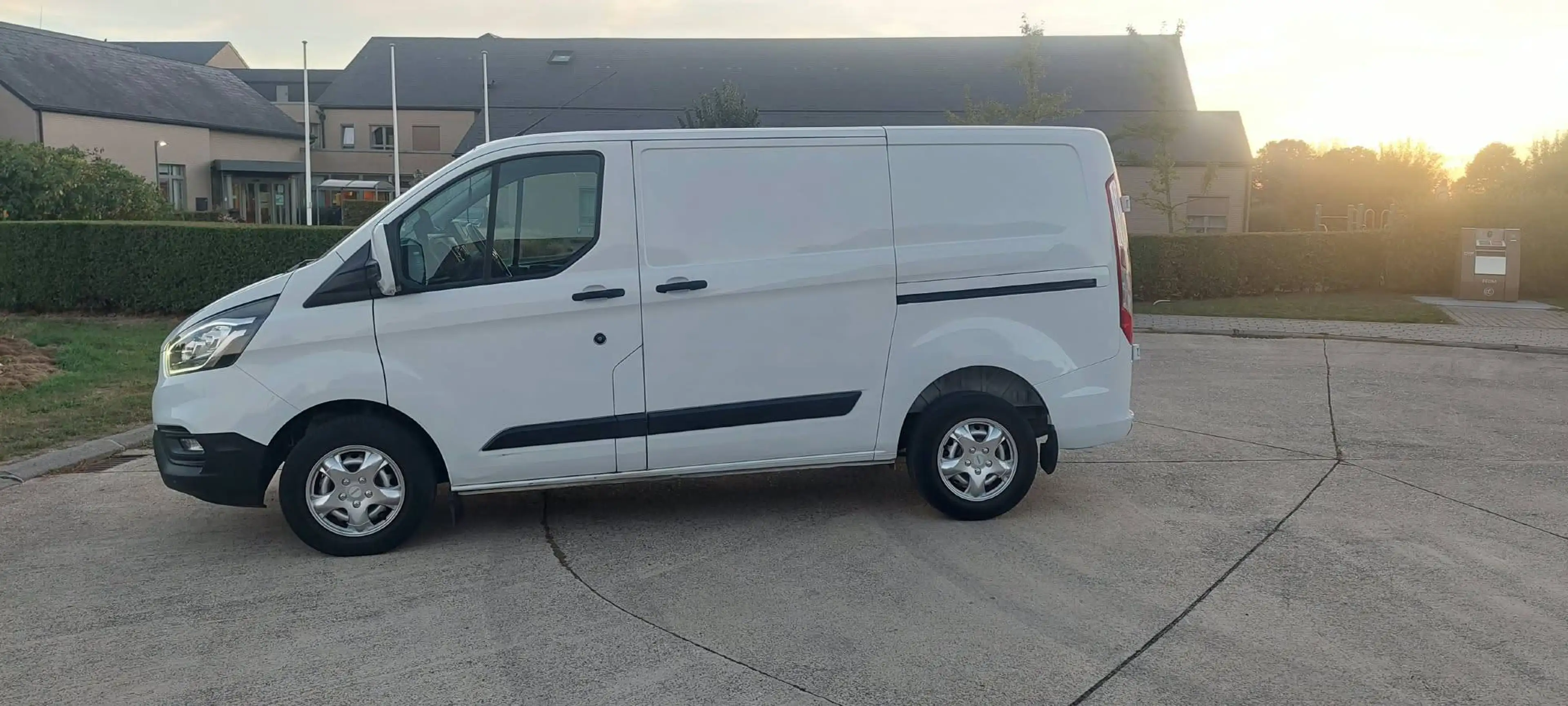 Ford Transit Custom 2.0TD 105PS TREND FWD 280 SWB — photo 4