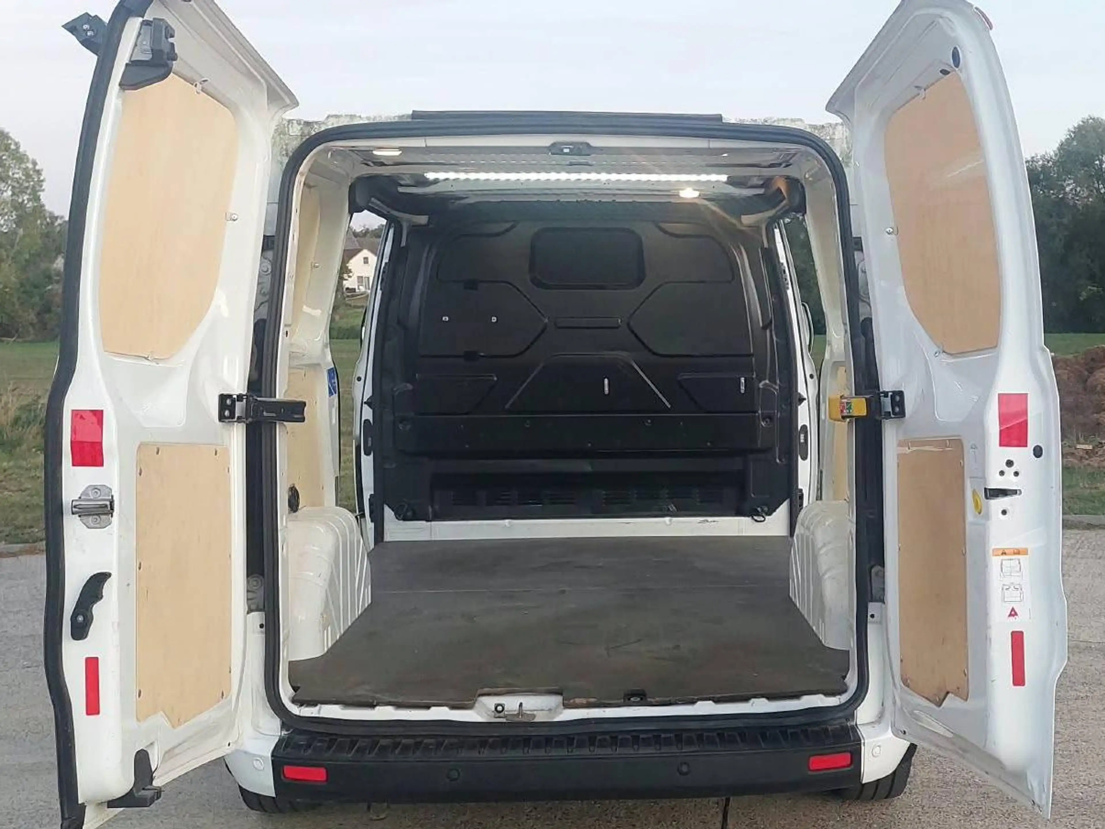 Ford Transit Custom 2.0TD 105PS TREND FWD 280 SWB — photo 12
