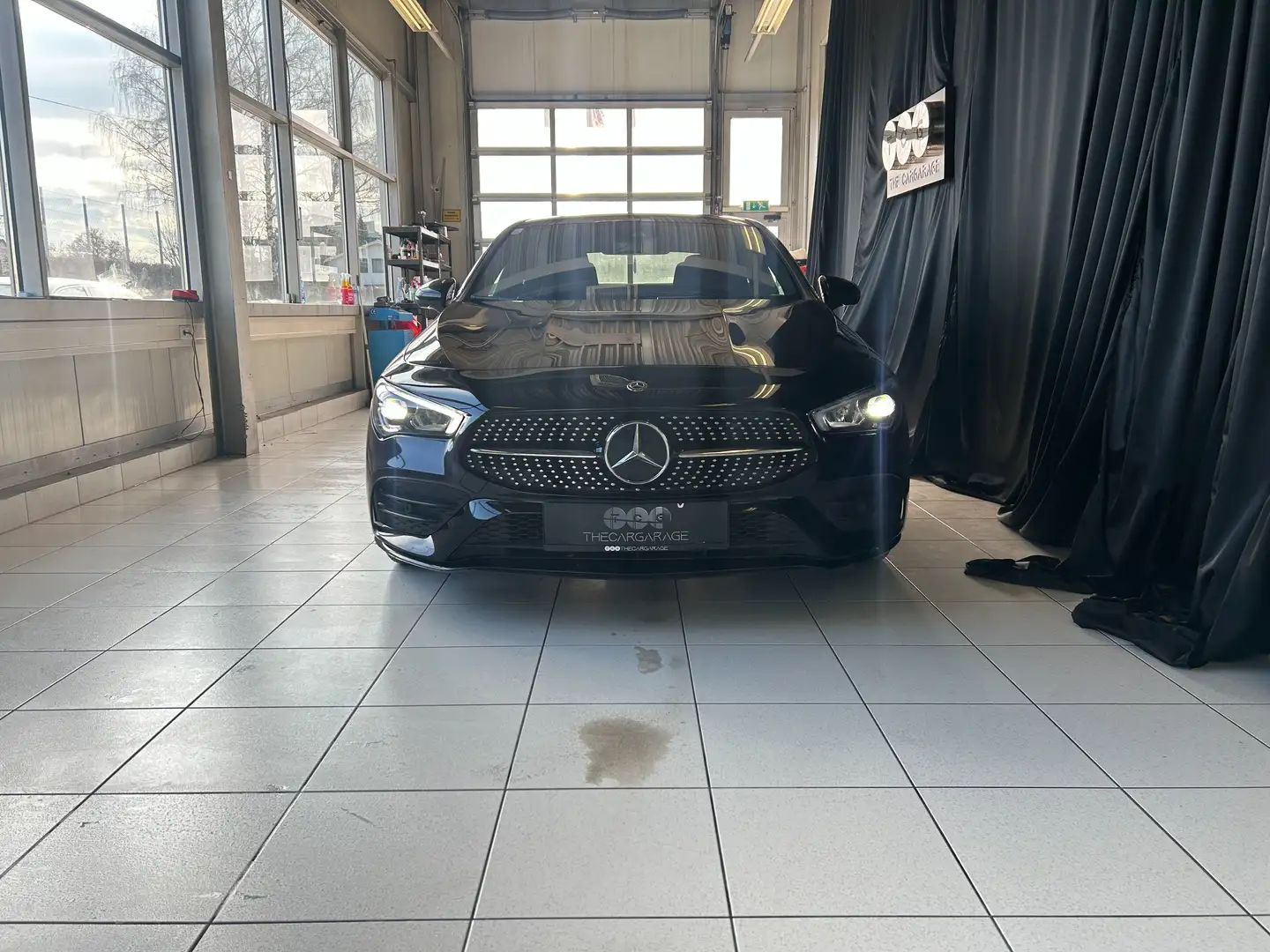 Mercedes-Benz CLA 220 AMG LINE Schwarz - 2