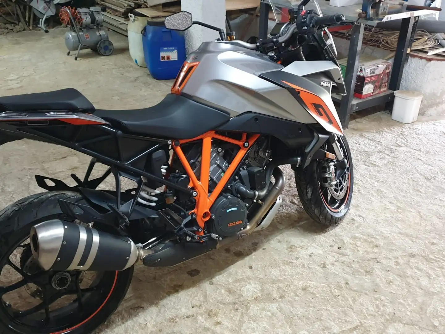 KTM 1290 Super Duke GT Pomarańczowy - 1