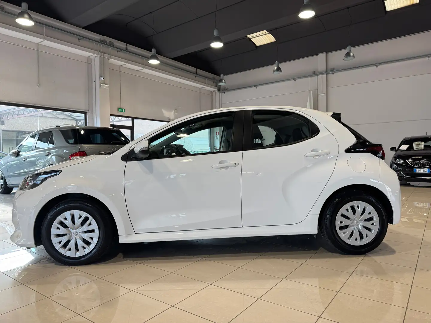 Toyota Yaris 1.0 5 porte Active PREZZO REALE SENZA VINCOLI Bianco - 2
