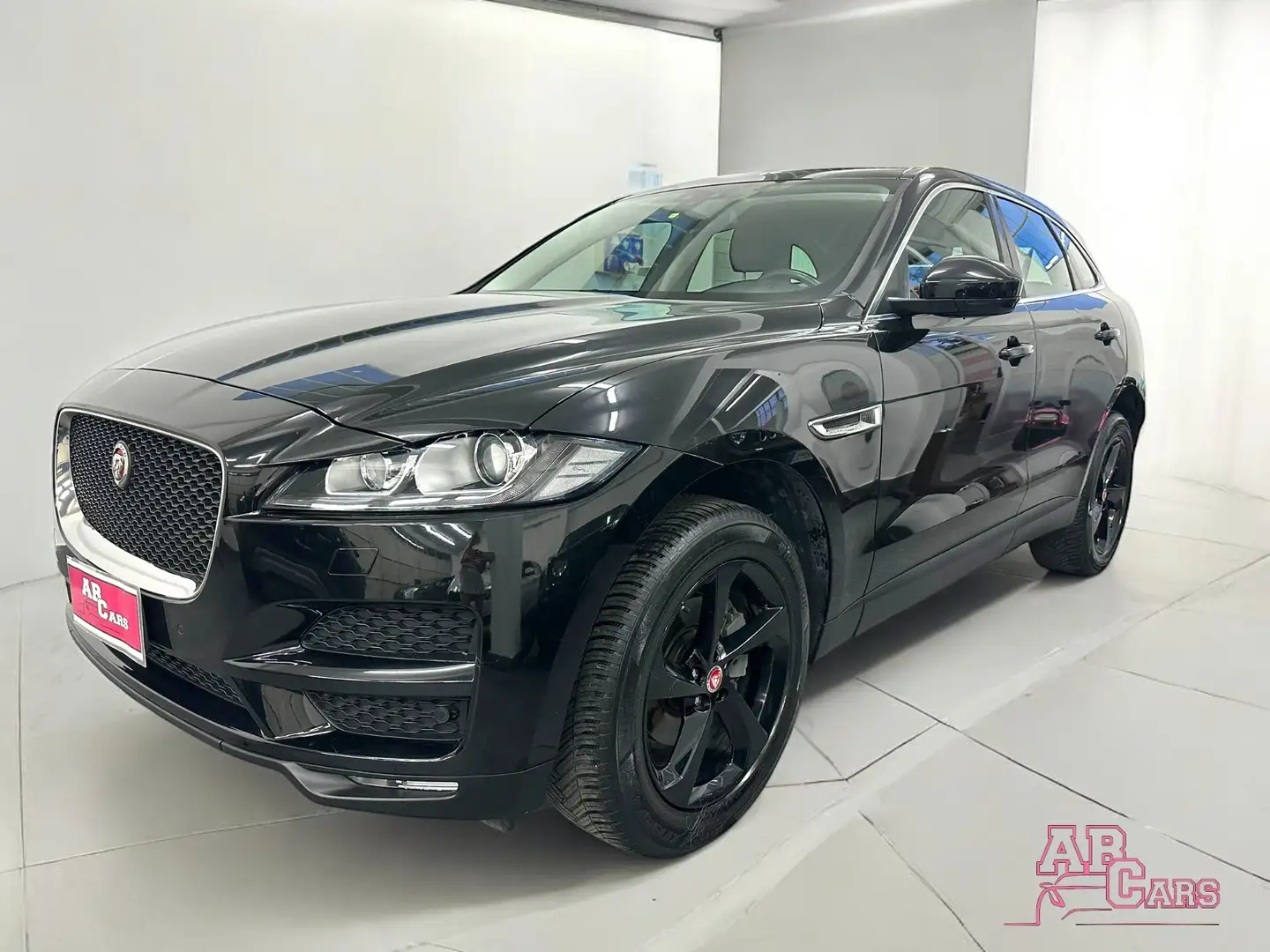 Jaguar F-Pace 2.0 D 180 CV AWD Portfolio Nero - 1