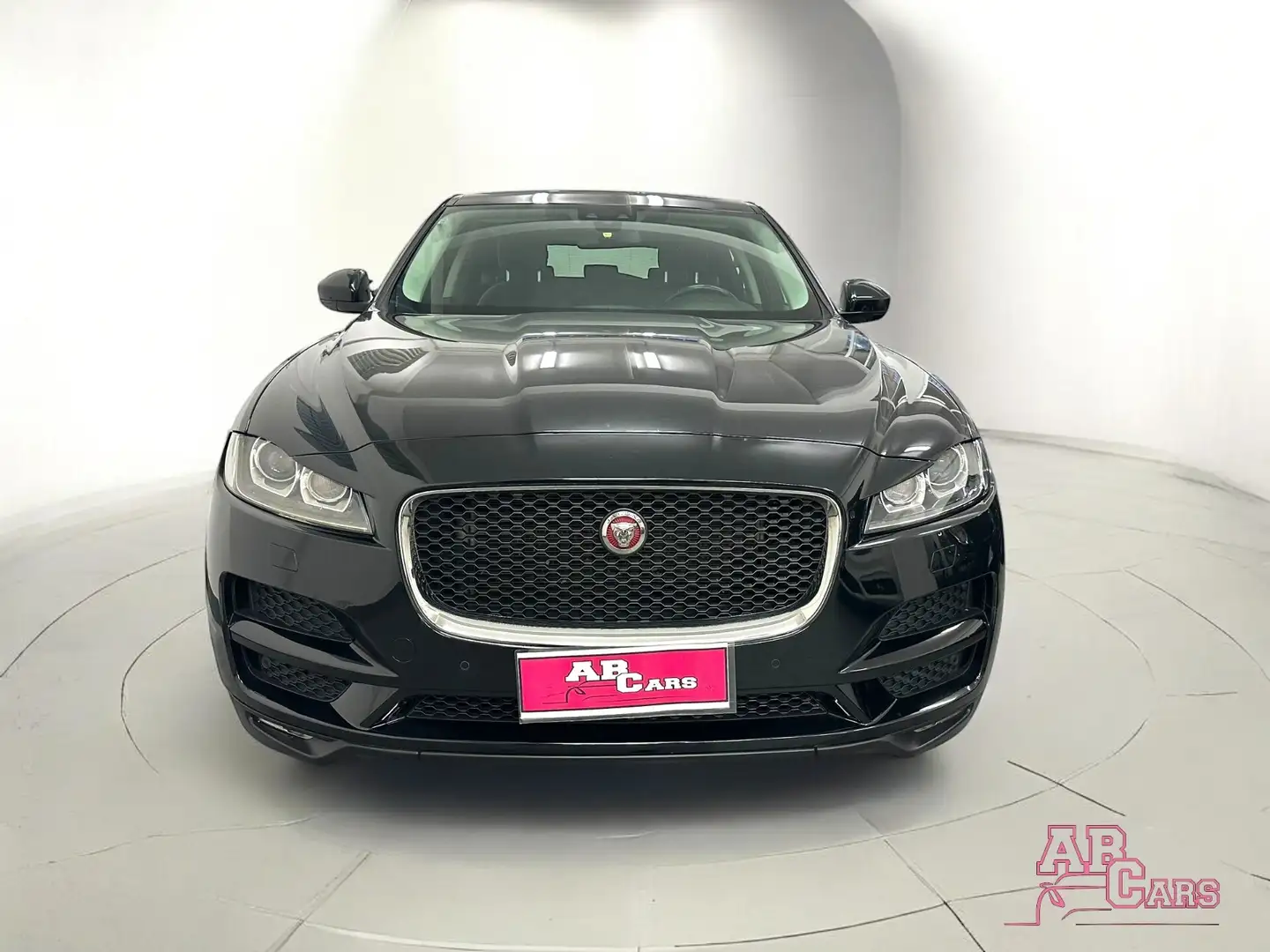 Jaguar F-Pace 2.0 D 180 CV AWD Portfolio Nero - 2