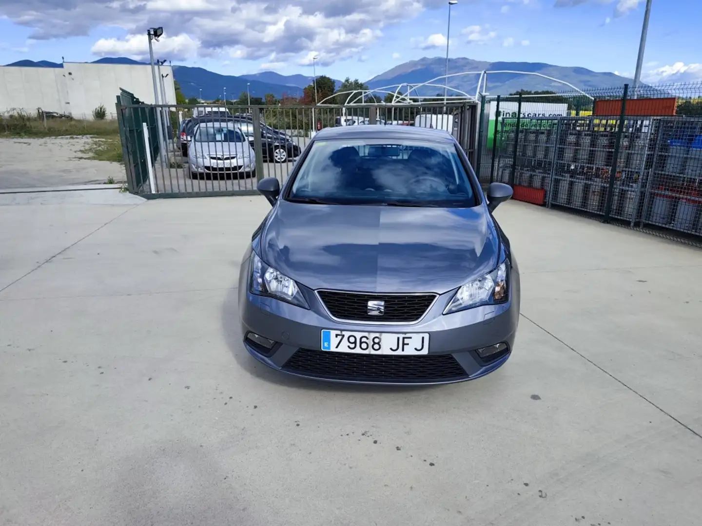 SEAT Ibiza 1.2 TSI Reference Grau - 2