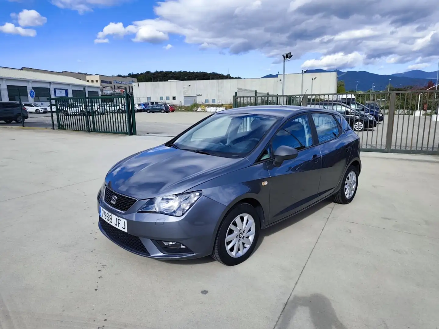 SEAT Ibiza 1.2 TSI Reference Grau - 1