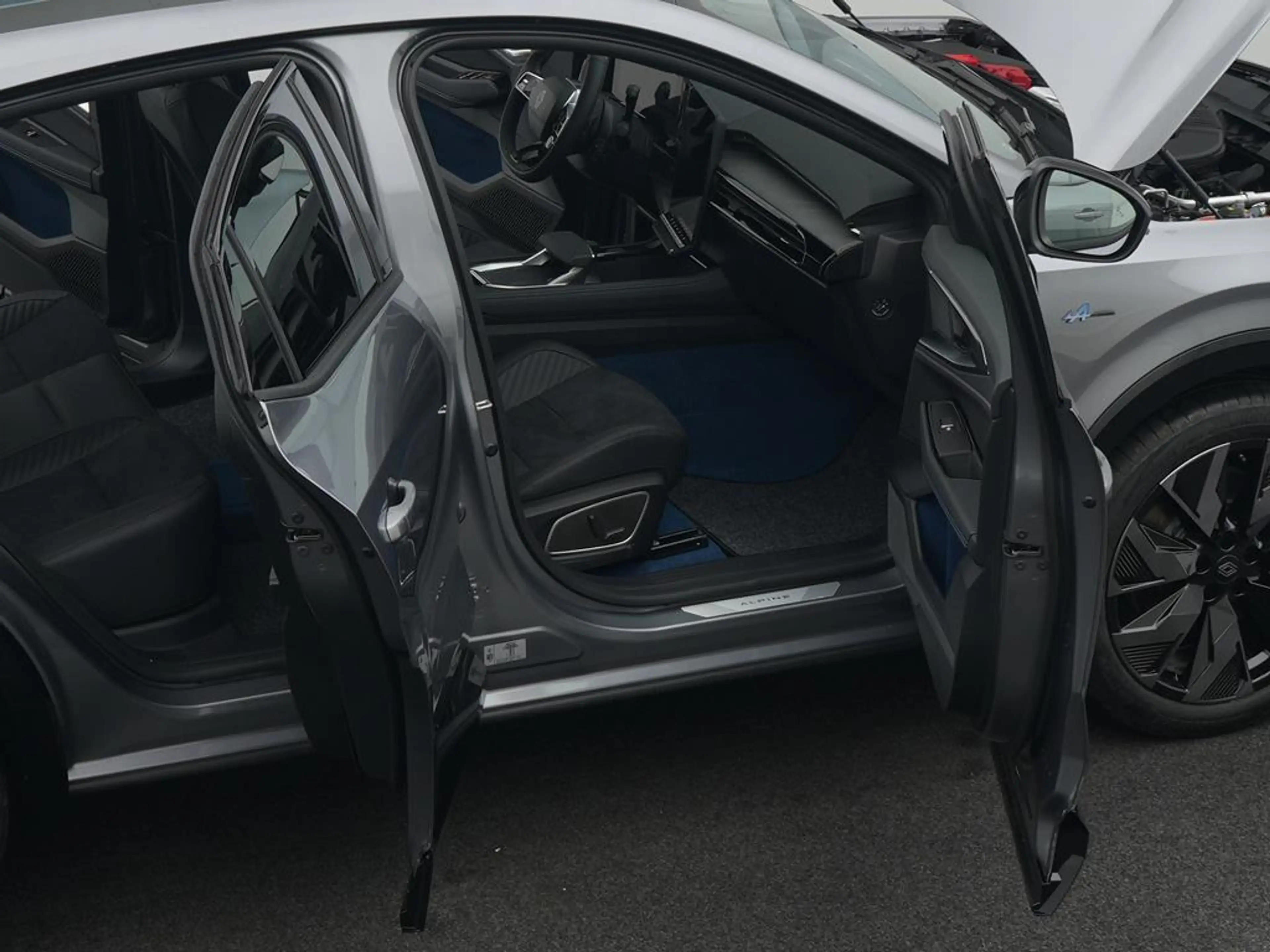 Renault Rafale Esprit Alpine E-Tech Plug in Hybrid 300 4x4 — photo 11