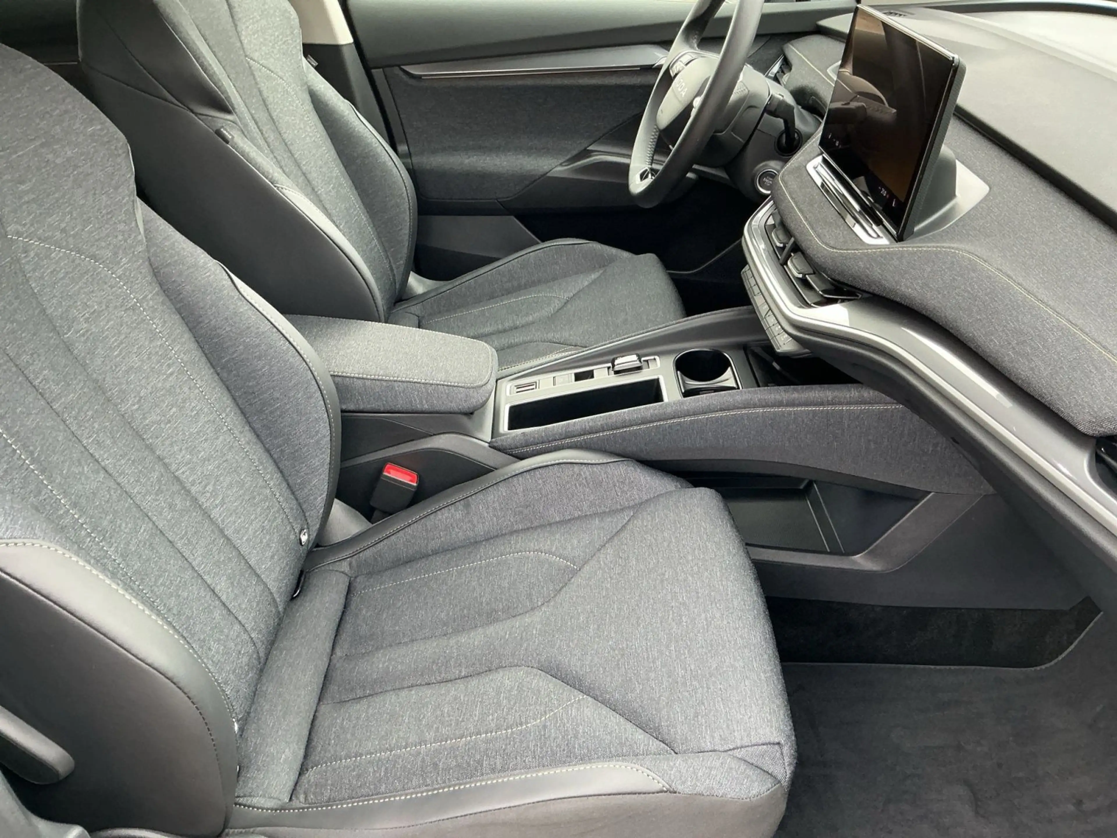 Skoda Elroq 85 (82kw) LOFT LED+NAVI+AHK+ACC+WäPu+20Z. — photo 12