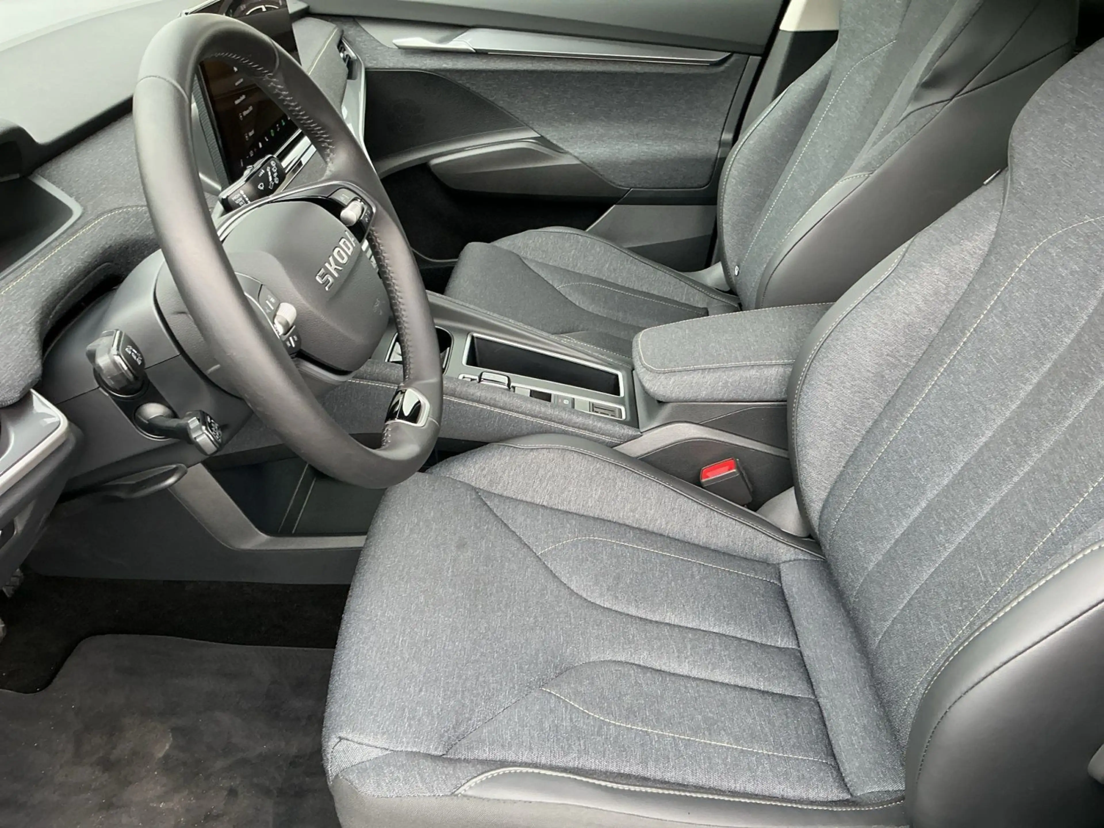 Skoda Elroq 85 (82kw) LOFT LED+NAVI+AHK+ACC+WäPu+20Z. — photo 11