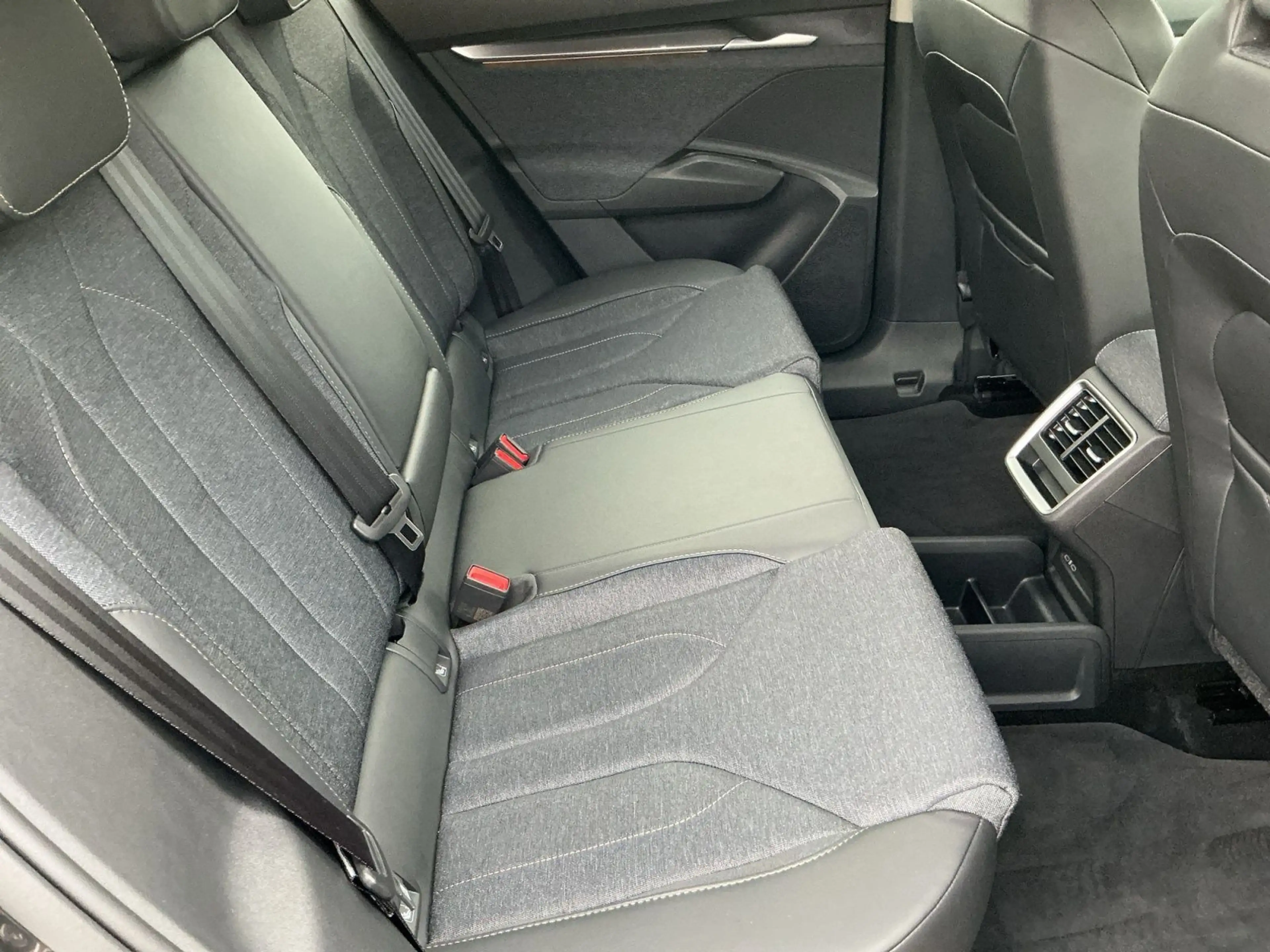 Skoda Elroq 85 (82kw) LOFT LED+NAVI+AHK+ACC+WäPu+20Z. — photo 15