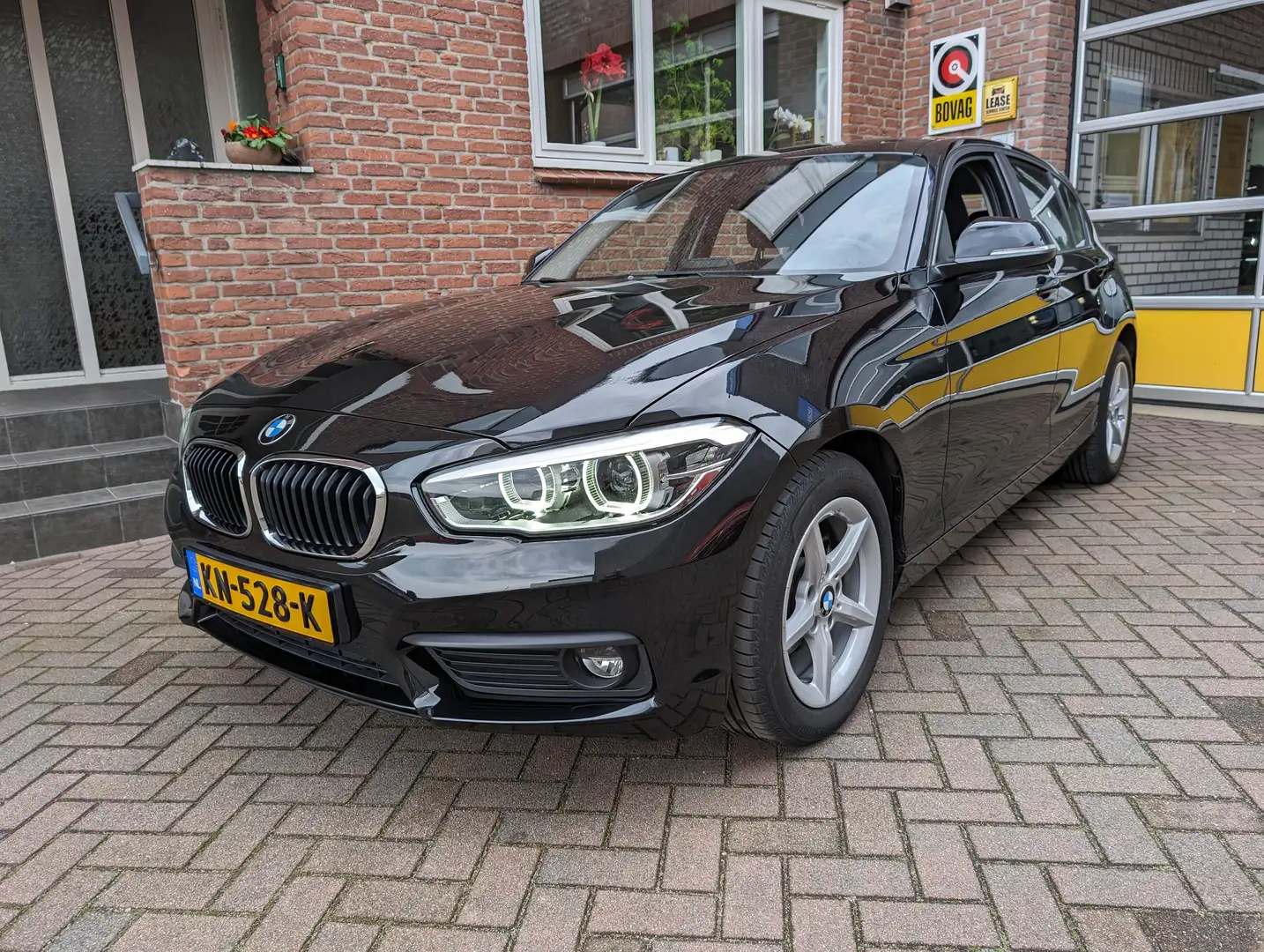 BMW 116 i Executive Navigatie cruise 12 maanden garantie! Nero - 1