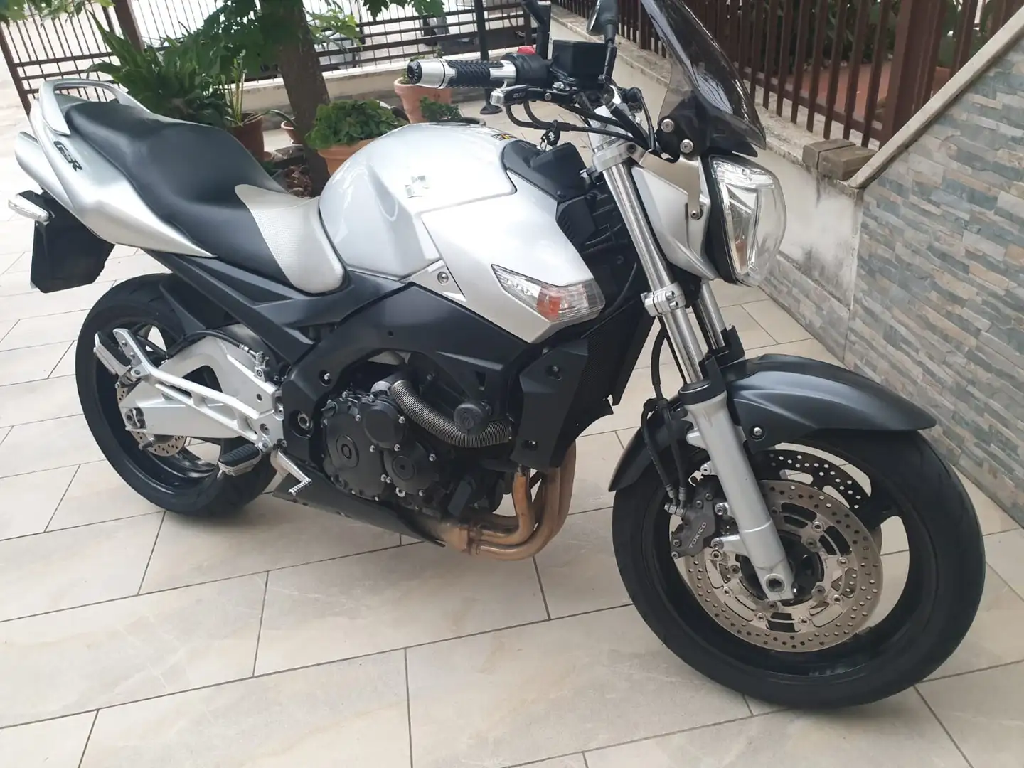 Suzuki GSR 600 Argintiu - 2