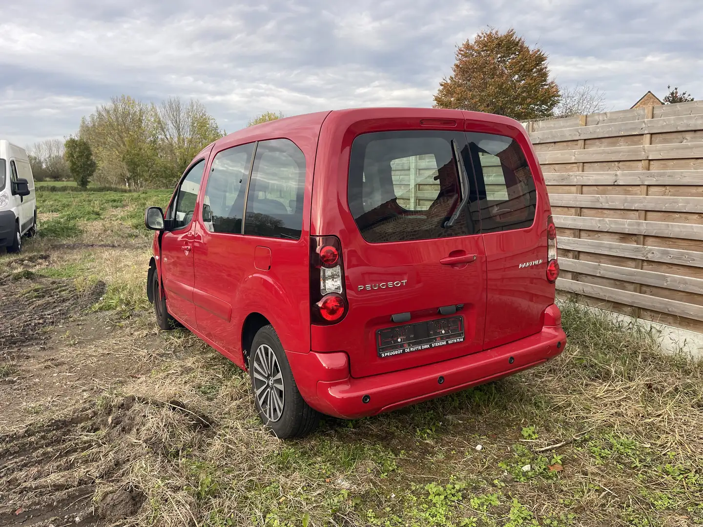 Peugeot Partner 1.6i Benzine,Airco,Sensoren,Lichte vracht,Schade.. Rood - 1