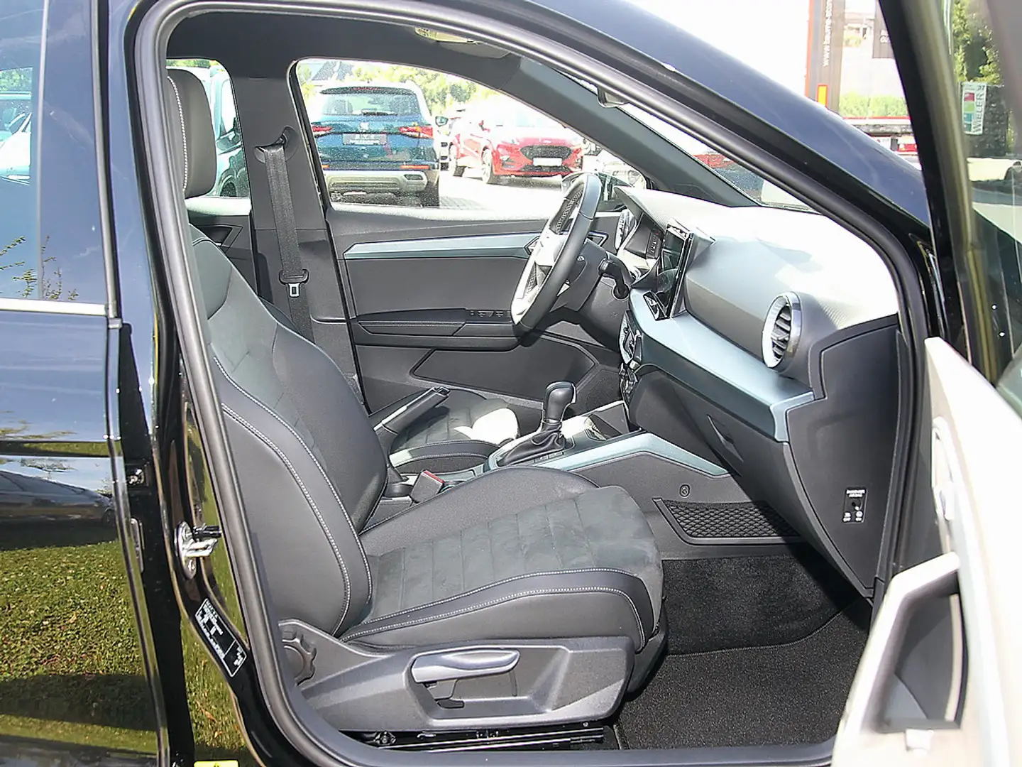 SEAT Arona 1.0 TSI Xperience DSG NAV KAM LED DINAM Schwarz - 2