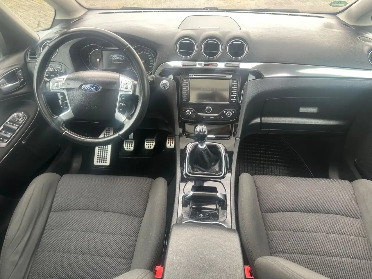 FORD S-MAX TITANIUM 7 places - 200 ch - CAMÉRA DE RECUL - VOLANT CUIR - TOIT PANORAMIQUE